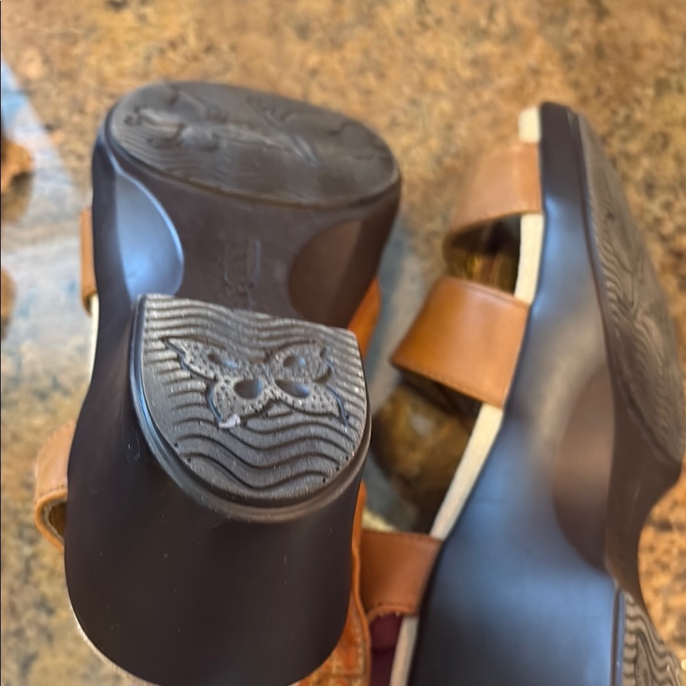 Alegria Women's Tan Sandals - Picture 5 of 7